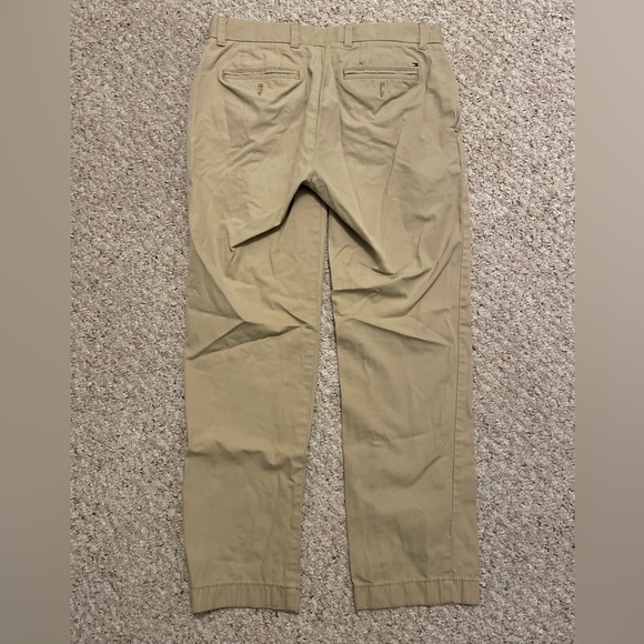 Tommy Hilfiger Cutom-Fit Khakis 30x30 - Picture 2 of 4
